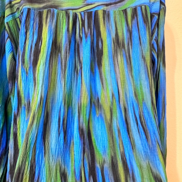 Vibrant Blue and Green Long Shirt - Picture 6 of 10